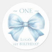 Elegant Dusty Blue Bow First Boy Birthday Runder Aufkleber (Vorderseite)