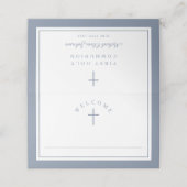 Elegant Dusty Blue Boy First Communion Platzkarte (Außenseite Aufgefaltet)