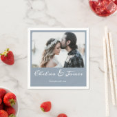 Elegant Dusty Blue Calligraphy Foto Wedding Serviette (Beispiel)