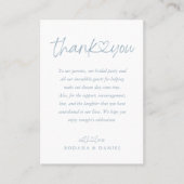 Elegant Dusty Blue Calligraphy Heart Wedding Platzkarte (Vorderseite)