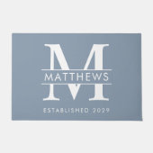 Elegant Dusty Blue Custom Monogram Name Fußmatte (Vorderseite)