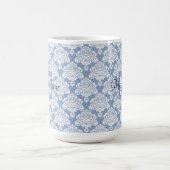 Elegant Dusty Blue Damask Lace Monogram und Name Kaffeetasse (Mittel)