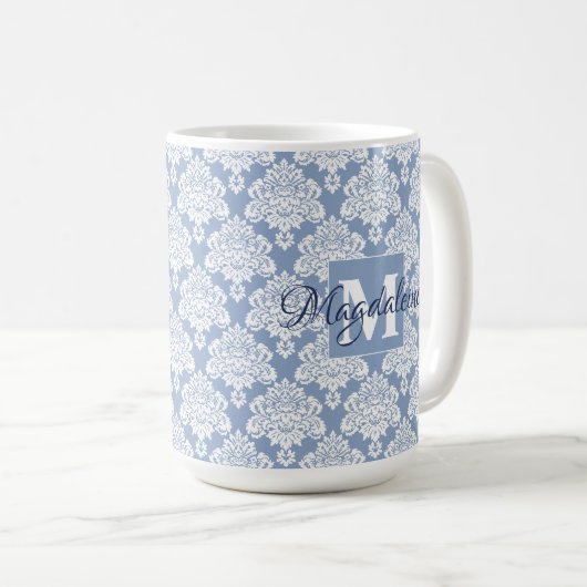Elegant Dusty Blue Damask Lace Monogram und Name Kaffeetasse (VorderseiteRechts)
