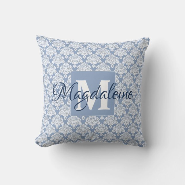 Elegant Dusty Blue Damask Monogram & Name Kissen (Vorderseite)