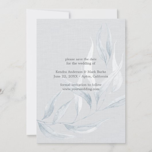 Elegant Dusty Blue Eucalyptus Gold Save the Date Einladung (Rückseite)