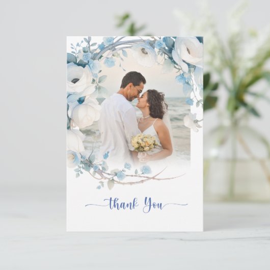Elegant Dusty Blue Floral Baby Shower Dankeskarte (Stehend Vorderseite)