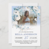 Elegant Dusty Blue Floral Baby Shower Einladung (Vorderseite)