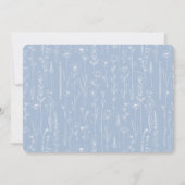 Elegant Dusty Blue Floral Baby Shower Typography Einladung (Rückseite)