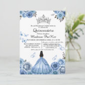Elegant Dusty Blue Floral Butterfly Quinceanera Einladung (Stehend Vorderseite)