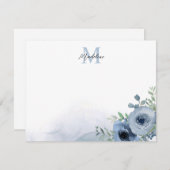 Elegant Dusty Blue Floral Eukalyptus Monogram Mitteilungskarte (Vorne/Hinten)