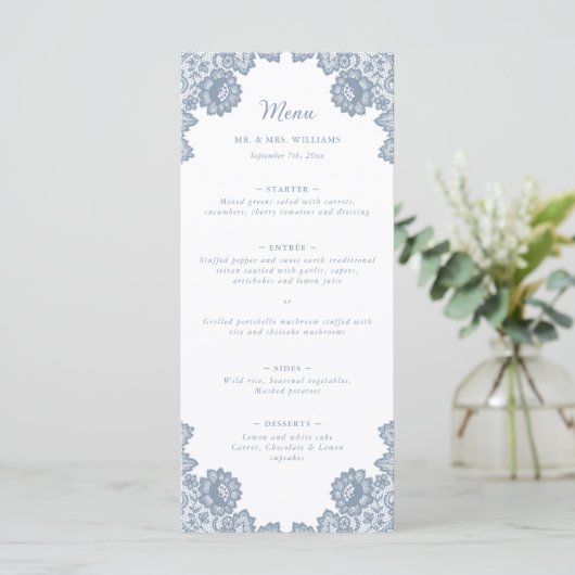 Elegant Dusty Blue Floral Lace Wedding Menükarte (Stehend Vorderseite)