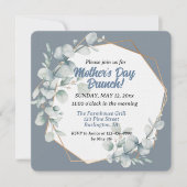 Elegant Dusty Blue Floral Muttertag Brunch Einladung (Vorderseite)