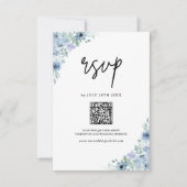 Elegant Dusty Blue Floral QR Code Wedding RSVP Karte (Vorderseite)