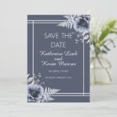 Elegant Dusty Blue Floral Save the Date Einladung (Stehend Vorderseite)