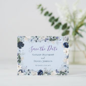 Elegant Dusty Blue Floral Save the Date Einladungspostkarte (Stehend Vorderseite)