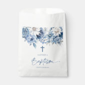 Elegant Dusty Blue Floral Taufe Geschenktütchen (Vorderseite)