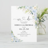 Elegant Dusty Blue Floral Wedding Einladung (Stehend Vorderseite)