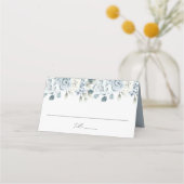 Elegant Dusty Blue Floral Wedding Platzkarte (Vorderseite)