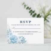 Elegant Dusty Blue Floral Wedding RSVP Card (Stehend Vorderseite)