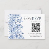 Elegant Dusty Blue Floral Wedding RSVP Card QR Cod Karte (Vorderseite)