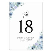 Elegant Dusty Blue Floral Wedding Tischnummer (Vorderseite)