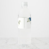 Elegant Dusty Blue Floral Wedding Wasserflaschenetikett (Rückseite)