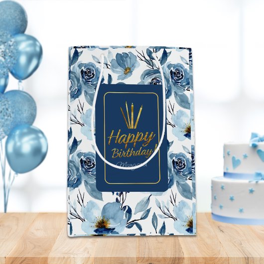Elegant Dusty Blue Floral White Happy Birthday Mittlere Geschenktüte