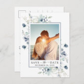 Elegant Dusty Blue Foliage Wedding Save the Date Ankündigungspostkarte (Vorne/Hinten)