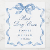 Elegant Dusty Blue Hand Drawn Bow Ribbon Wedding Weinetikett (Einzelnes Label)