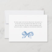 Elegant Dusty Blue Hand Drawn Bow Wedding Dankeskarte (Rückseite)