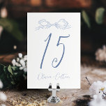 Elegant Dusty Blue Hand Drawn Bow Wedding Tischnummer<br><div class="desc">Moderne,  minimalistische Hochzeitstischkarten mit handgezeichnetem Leseband mit modernen handgeschriebenen Script-Schriftart in staubblau,  sauber und einfach. Hervorragend für romantische Hochzeiten,  einzigartige lustige Hochzeiten,  lässige Hochzeiten.</div>