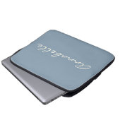 Elegant Dusty Blue Handwriting Script Name Custom Laptopschutzhülle (Vorne Knopf)