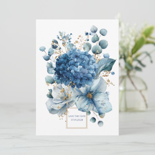 Elegant Dusty Blue Hydrangea Peony Gold Glitter Einladung (Stehend Vorderseite)