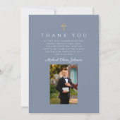 Elegant Dusty Blue Katholic Boy First Communation Dankeskarte (Vorderseite)