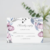 Elegant Dusty Blue Lila Bloom Wedding RSVP Karte (Stehend Vorderseite)