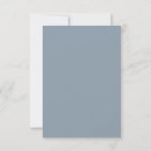 Elegant Dusty Blue Modern Wedding RSVP Karte (Rückseite)