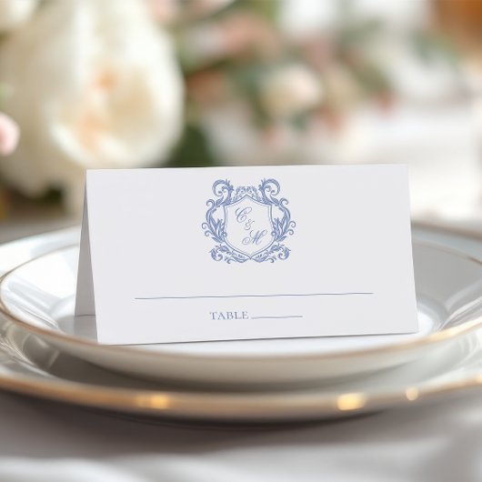 Elegant Dusty Blue Monogram Wappen Wedding Platzkarte