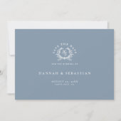Elegant Dusty Blue Monogram Wappen Wedding Save The Date (Vorderseite)