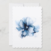 Elegant Dusty Blue Navy Blume Hochzeit Einladung (Rückseite)