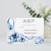 Elegant Dusty Blue Navy Blume Hochzeit RSVP Karte (Stehend Vorderseite)