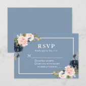 Elegant Dusty Blue Pink Blush Floral Wedding RSVP Karte (Vorne/Hinten)