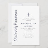 Elegant Dusty Blue Script Boy First Communion Einladung (Vorderseite)