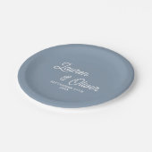 Elegant Dusty Blue Script Minimalistisch Wedding Pappteller (Schrägansicht)