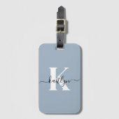 Elegant Dusty Blue Script Monogram Gepäckanhänger (Vorderseite Vertikal)