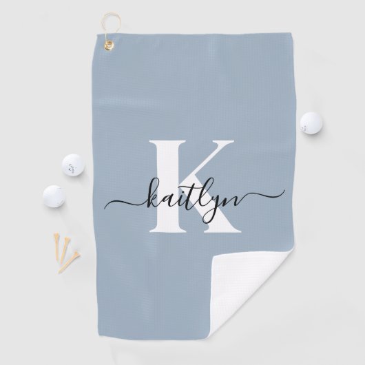 Elegant Dusty Blue Script Monogram Golfhandtuch (Insitu)