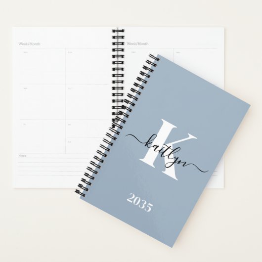 Elegant Dusty Blue Script Monogram Planer (Anzeige)