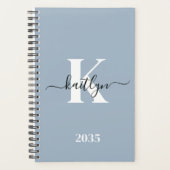 Elegant Dusty Blue Script Monogram Planer (Vorderseite)