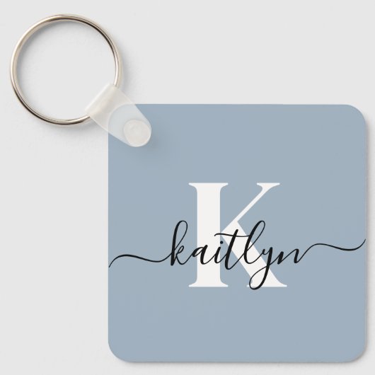 Elegant Dusty Blue Script Monogram Schlüsselanhänger (Vorderseite)