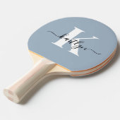 Elegant Dusty Blue Script Monogram Tischtennis Schläger (Vorderseite)