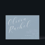 Elegant Dusty Blue Script Name Minimal Bat Mitzvah Einladung<br><div class="desc">Diese zeitgenössische Fledermausmitzvah-Einladung zeichnet sich durch eine minimalistische horizontale Komposition und eine schöne,  weiße Skriptkalligraphie auf einem Dusty Blue Hintergrund aus.</div>